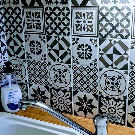 L'idylle : T2 De Standing Avec Parking - Gare/cite Des Congres/lieu Unique *