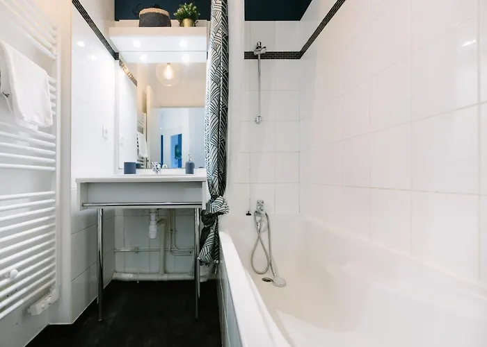 L'idylle : T2 De Standing Avec Parking - Gare/cite Des Congres/lieu Unique *