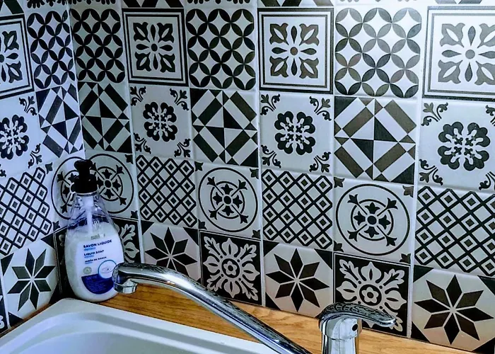 L'idylle : T2 De Standing Avec Parking - Gare/cite Des Congres/lieu Unique *